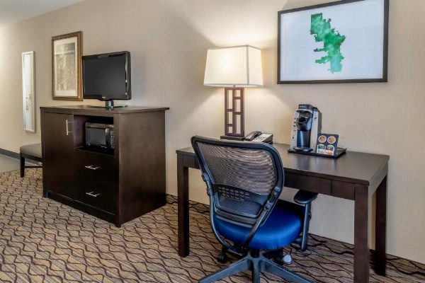 Holiday Inn Milwaukee Airport, an IHG Hotel image 16