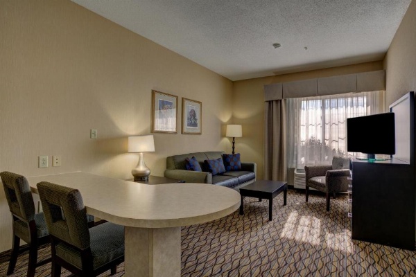 Holiday Inn Milwaukee Airport, an IHG Hotel image 8